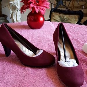 Gianibernini red suede, 3 in heels, never worn,
